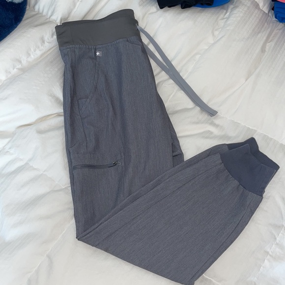 Figs petite small gray Zamora joggers - Picture 2 of 3